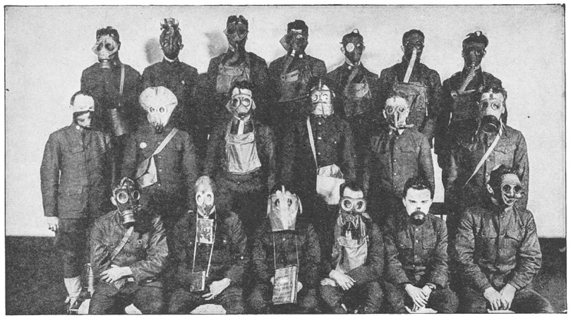 Various_gas_masks_WWI